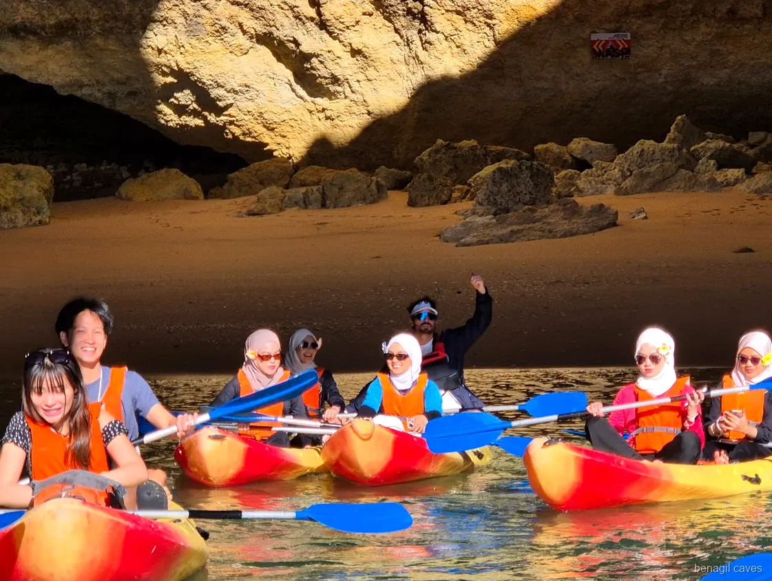 Badestopp an der Praia da Marinha auf der Benagil-Höhle Kajaktour