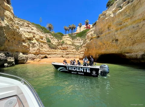 Albandeira-Bogen auf der Benagil-Höhle Tour zu versteckten Stränden