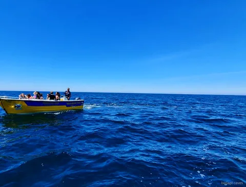 Passagers approchant de l'Algar de Benagil lors de l'excursion express en bateau