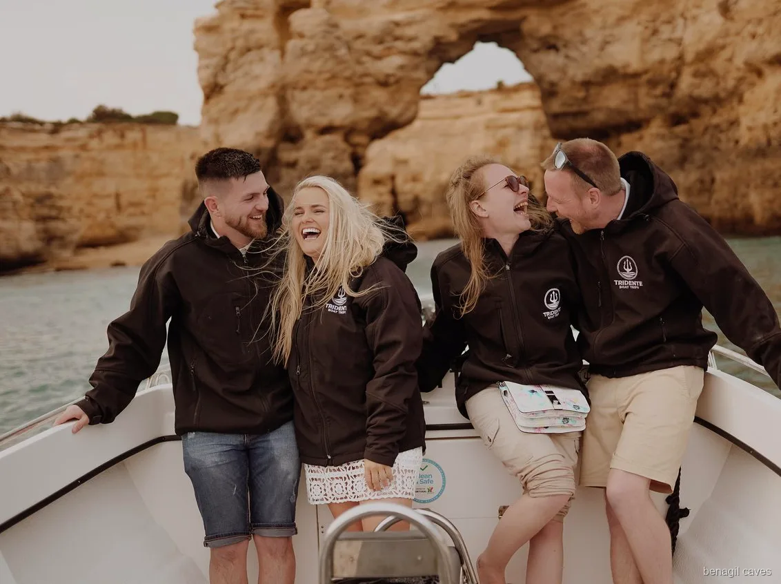 Algar de Benagil visto do passeio de barco saído de Armação de Pêra